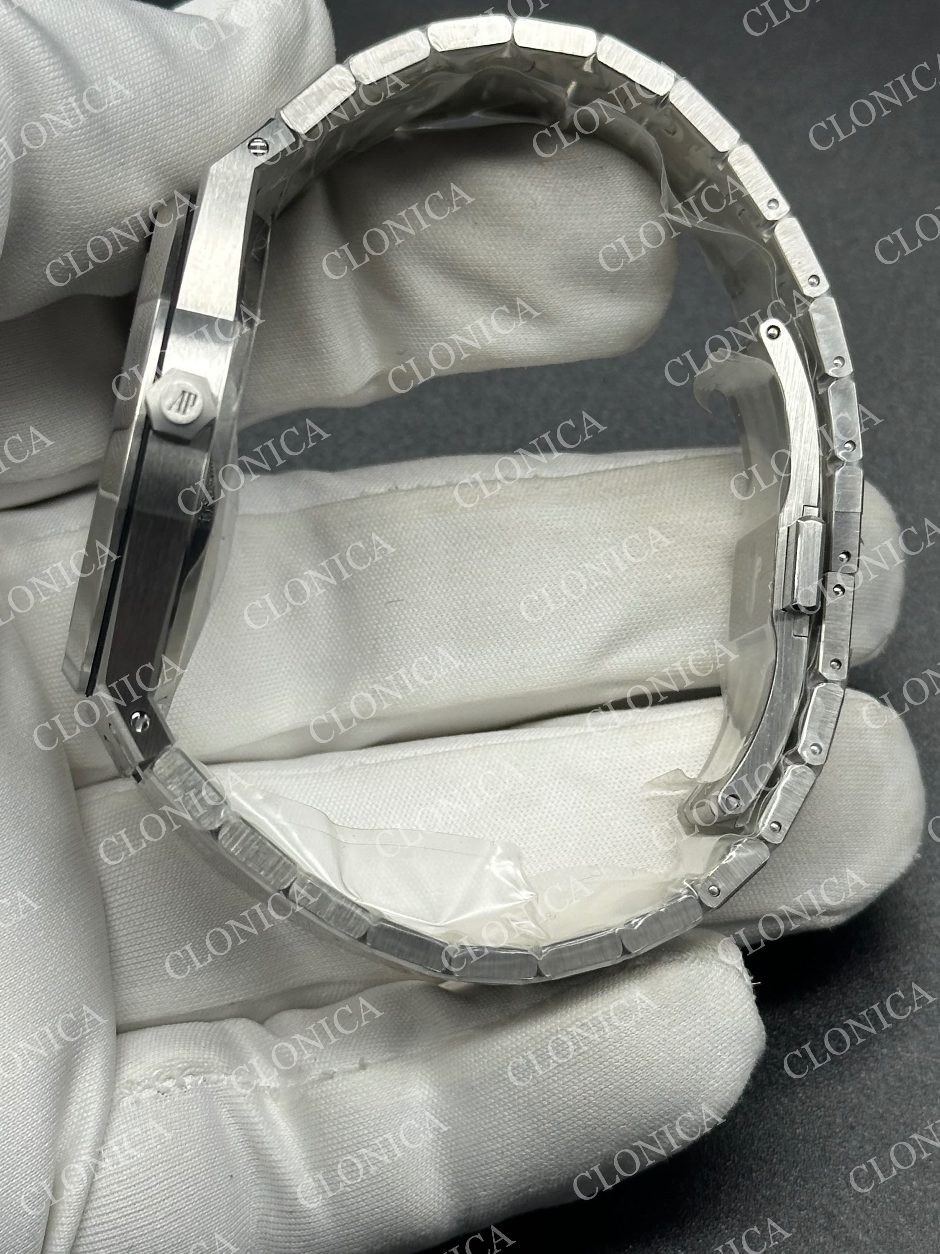 ROYAL OAK 39MM 15202 BLUE DIAL ON SS BRACELET — view 4