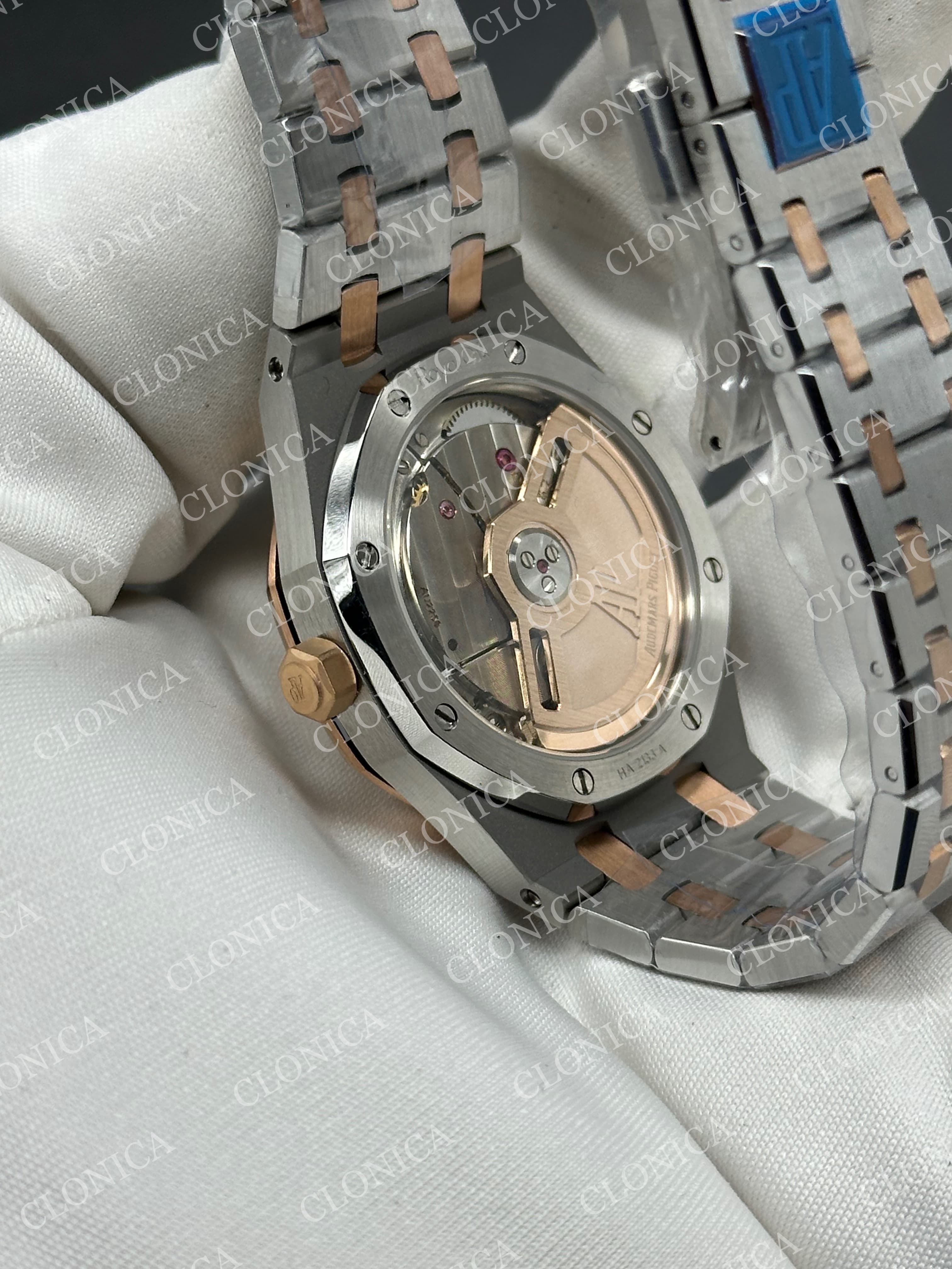 AUDEMARS PIGUET 34 mm RG/SS AUTOMATIC WHITE TEXTURED DIAL ON SS BRACELET — view 5