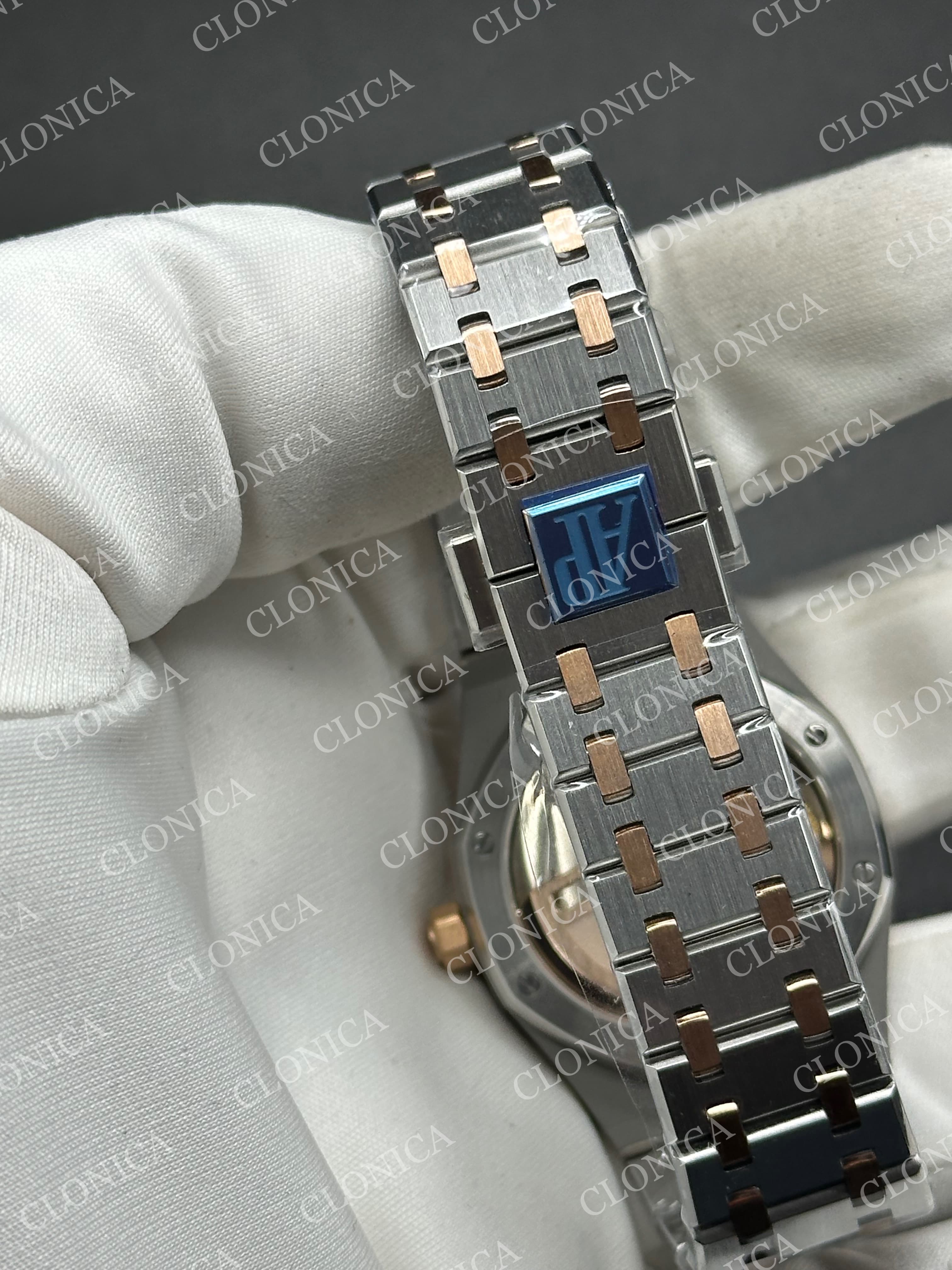 AUDEMARS PIGUET 34 mm RG/SS AUTOMATIC WHITE TEXTURED DIAL ON SS BRACELET — view 6