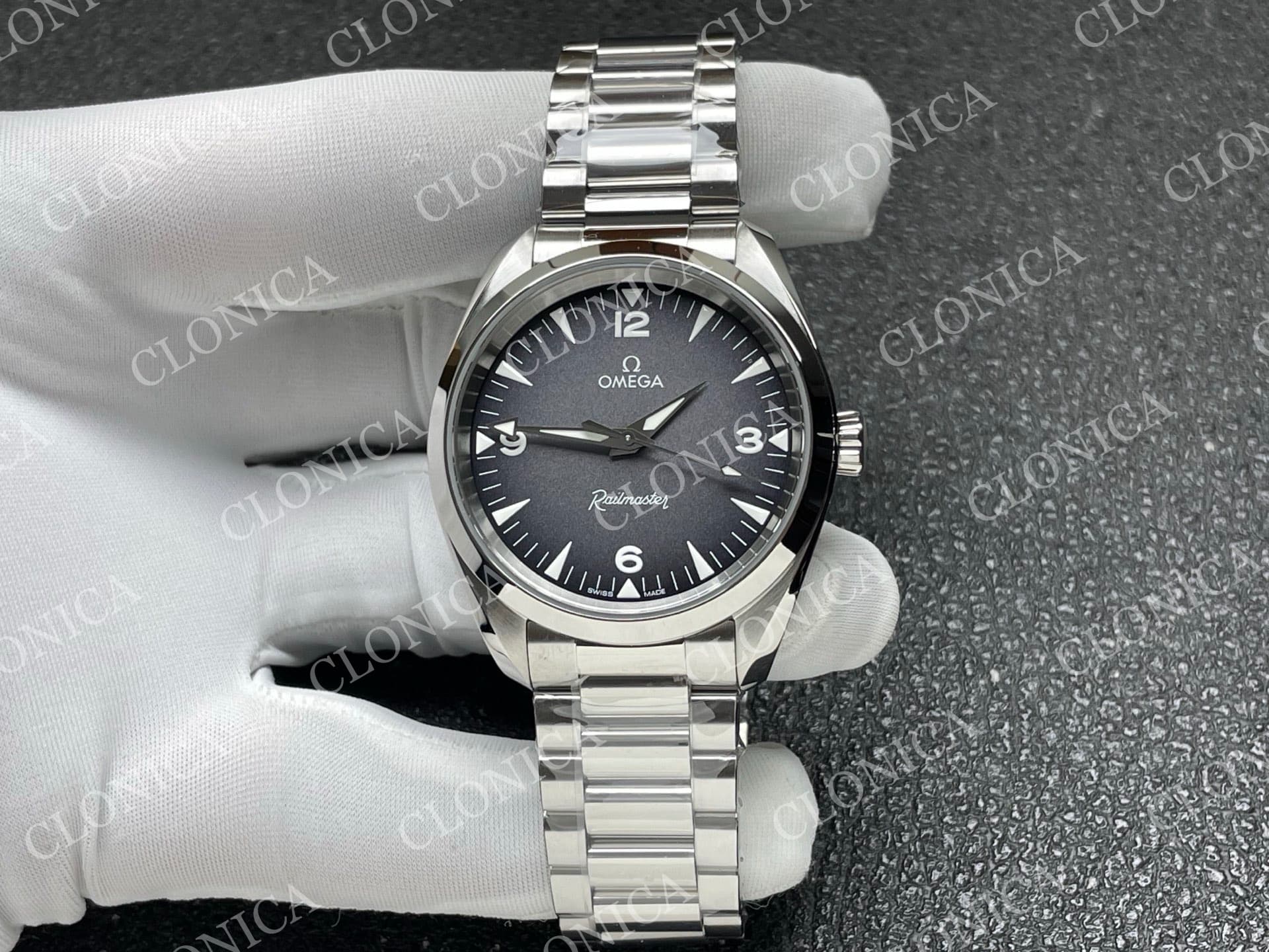 AQUA TERRA 150M MASTER GREY DIAL — view 1