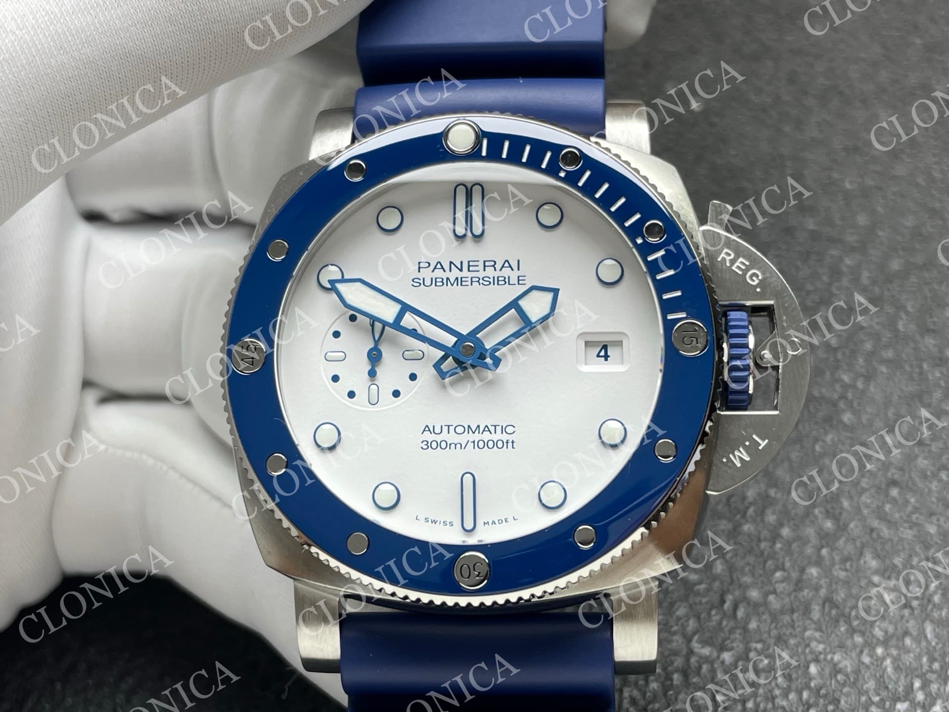PAM1696 44MM SUBMERSIBLE WHITE DIAL ON BLUE RUBBER STRAP P.900 SUPER CLONE — view 3