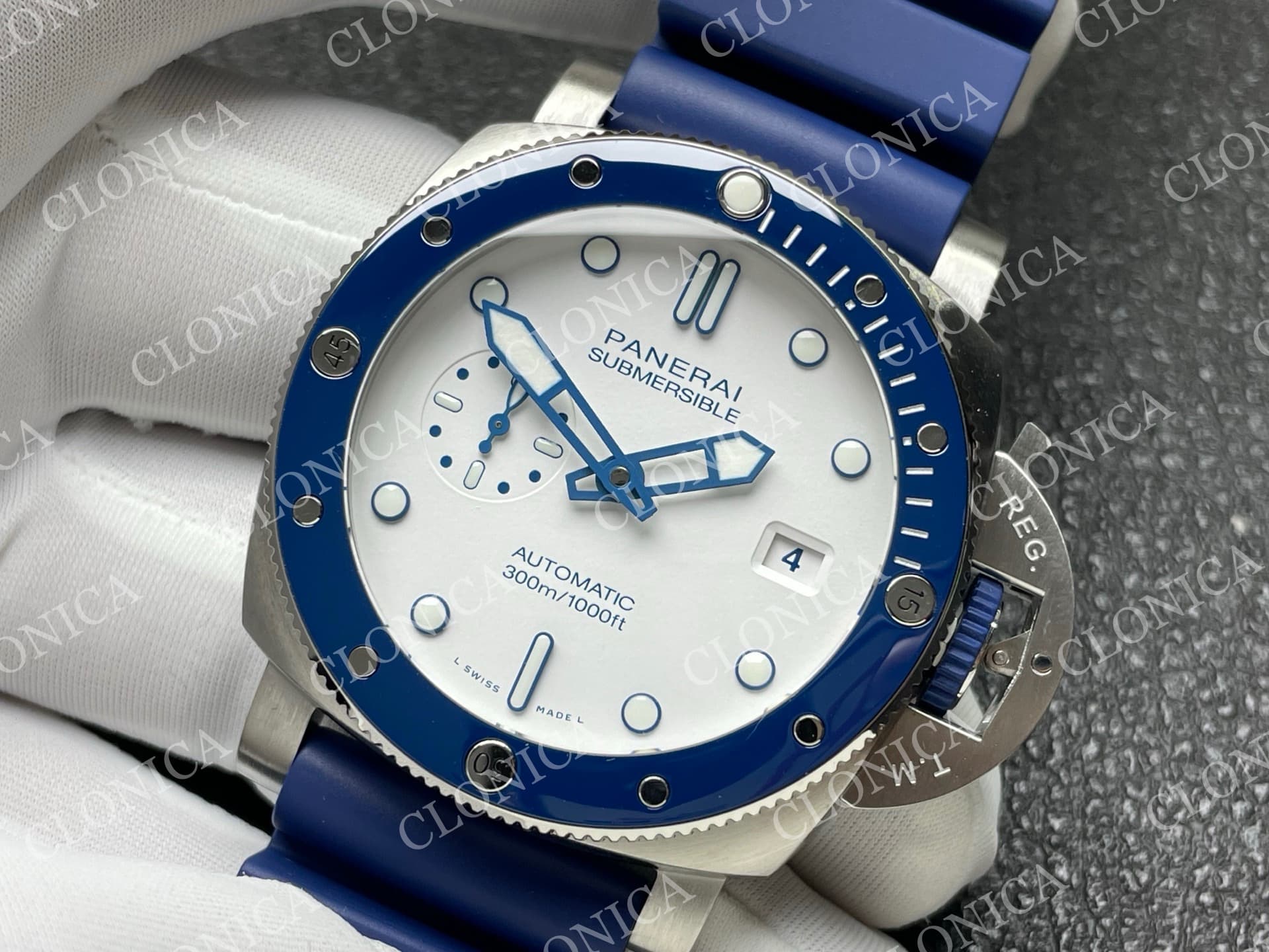 PAM1696 44MM SUBMERSIBLE WHITE DIAL ON BLUE RUBBER STRAP P.900 SUPER CLONE — view 4