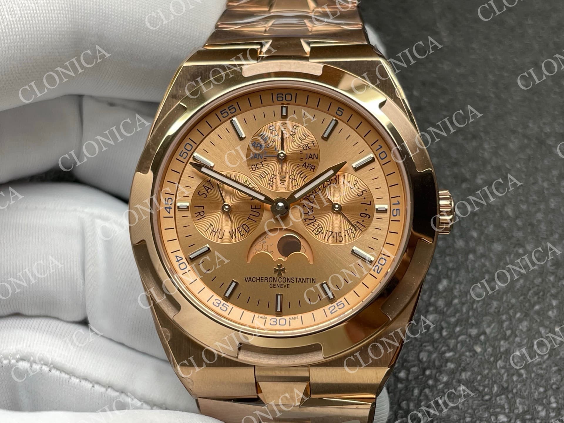 OVERSEAS PERPETUAL CALENDAR CHAMPAGNE DIAL — view 3