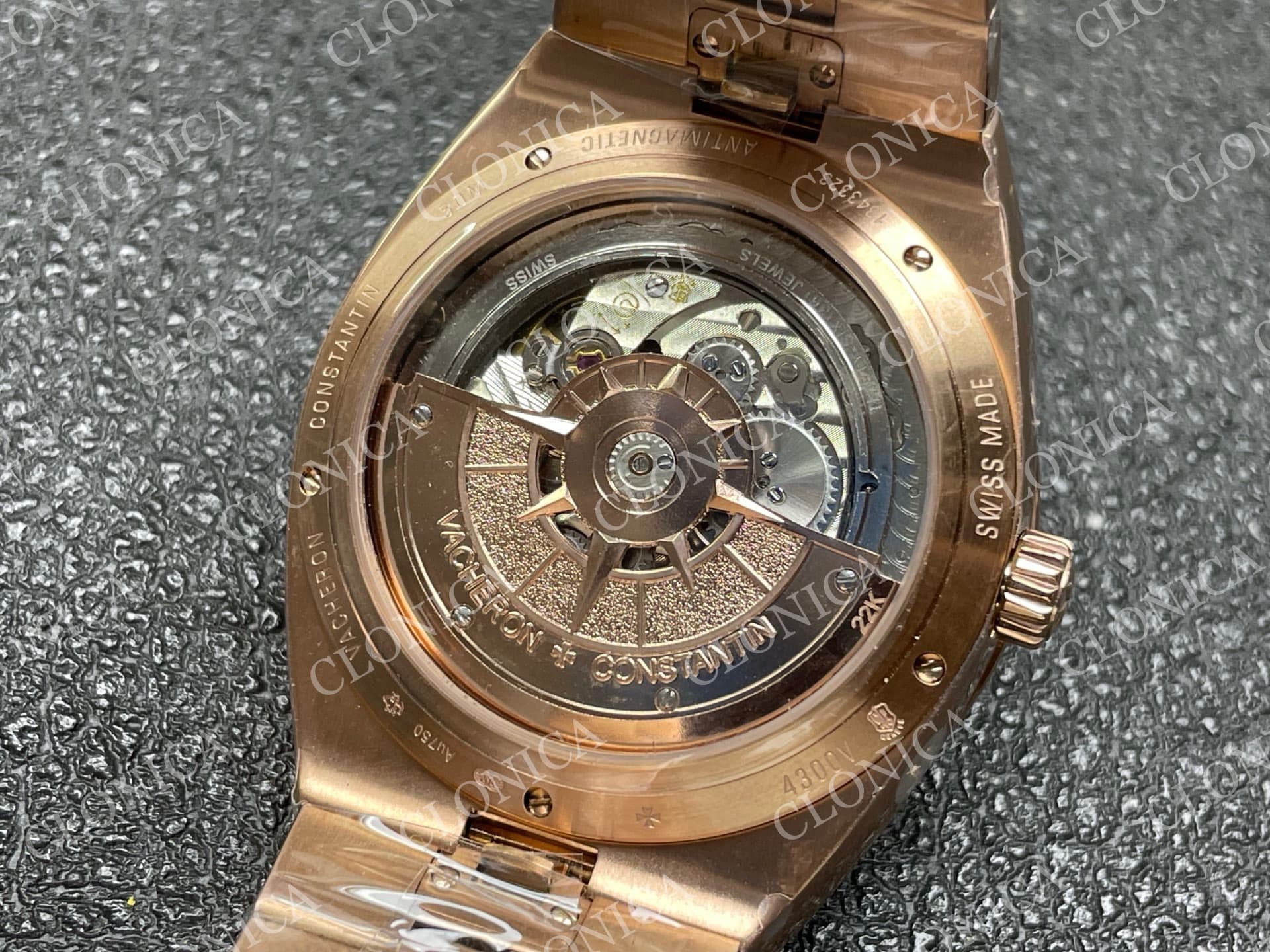 OVERSEAS PERPETUAL CALENDAR CHAMPAGNE DIAL — view 8