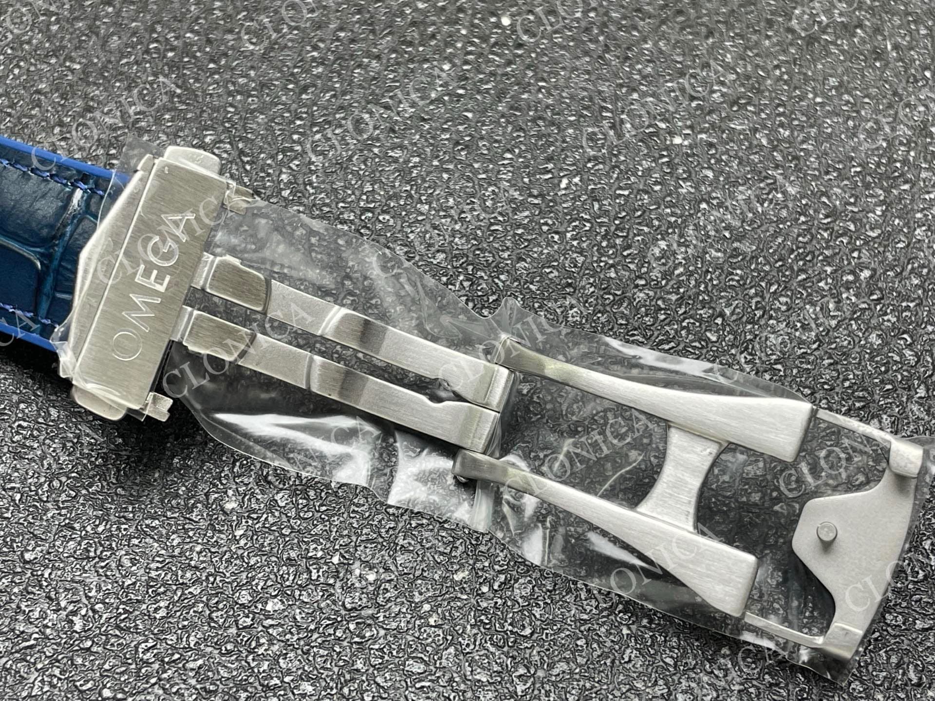 PLANET OCEAN MASTER CHRONOMETER BLUE ROSE CERAMIC BEZEL BLUE DIAL — view 6