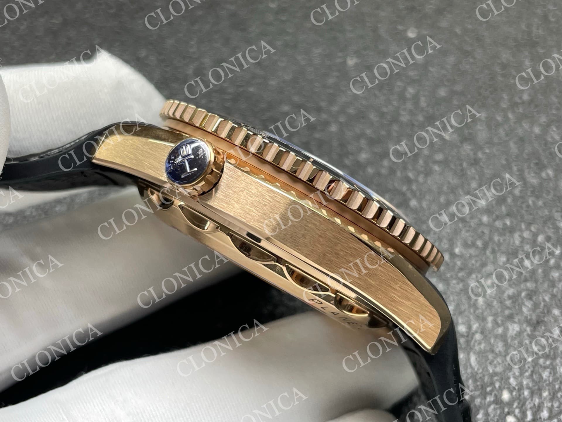 PLANET OCEAN MASTER CHRONOMETER BLACK ROSE CERAMIC BEZEL BLACK DIAL — view 9