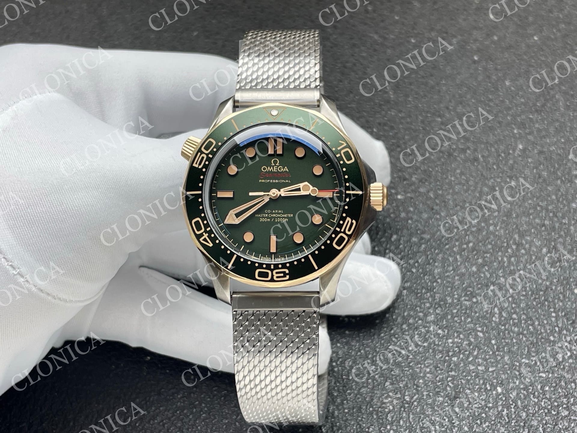 SEAMASTER 300M DIVER TITANIUM/BRONZE GOLD 1:1 GREEN DIAL ON TITANIUM MESH BRACELET — view 1