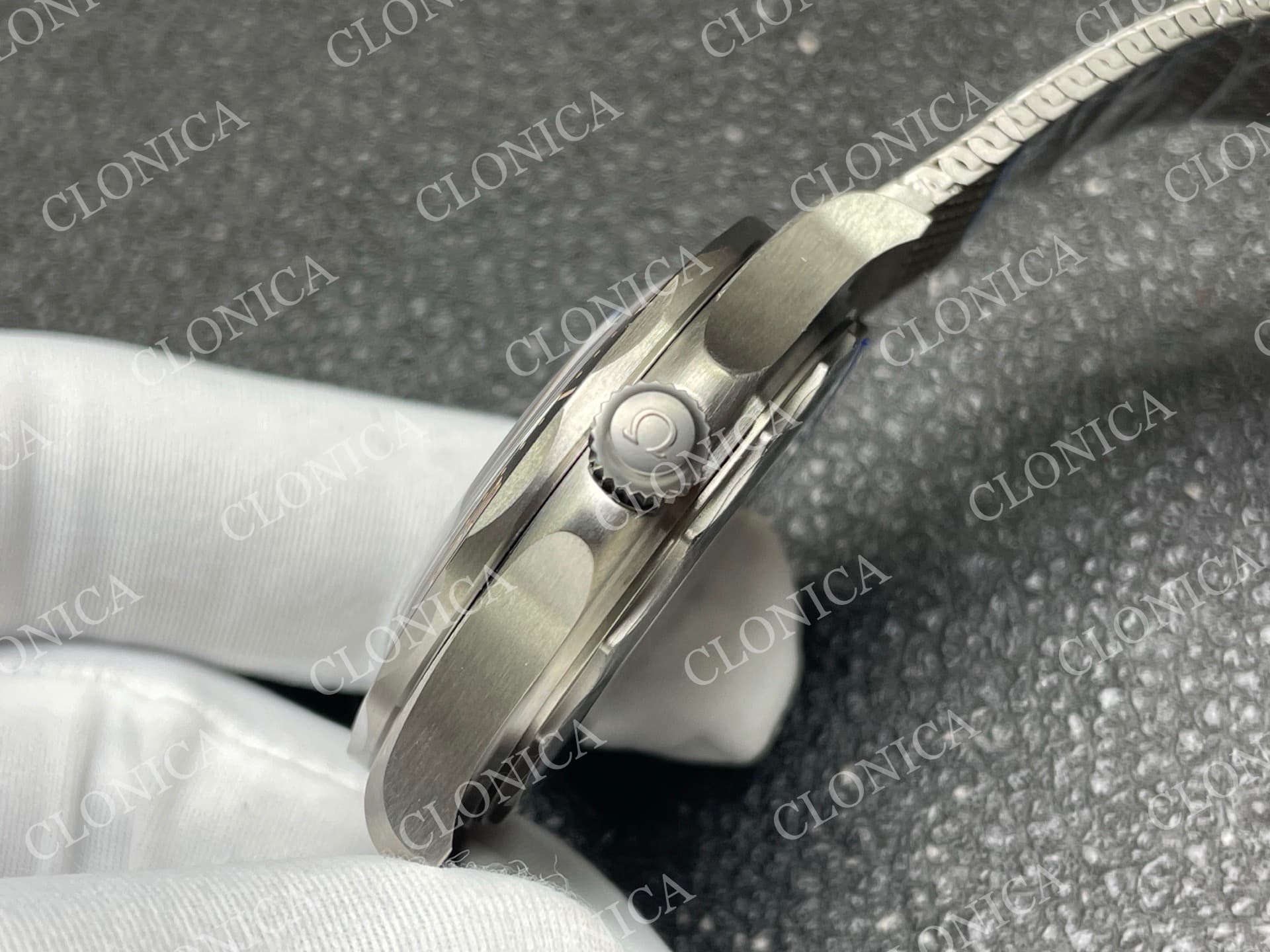 SEAMASTER 300 "NO TIME TO DIE" TITANIUM 1:1 ON TITANIUM MESH BRACELET — view 7