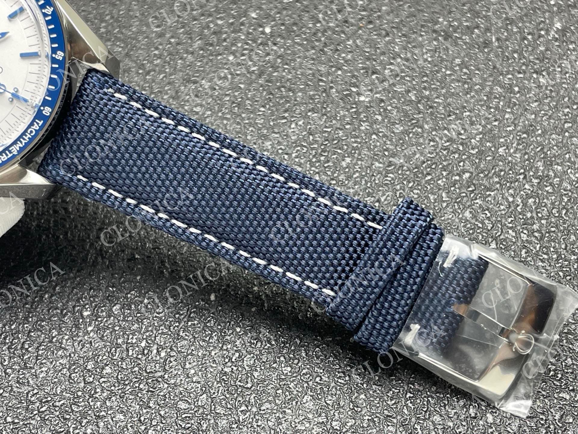 SPEEDMASTER PROFESSIONAL SNOOPY SS SILVER DIAL BLUE MARKER ON BLUE NYLON STRAP A3861 — view 5