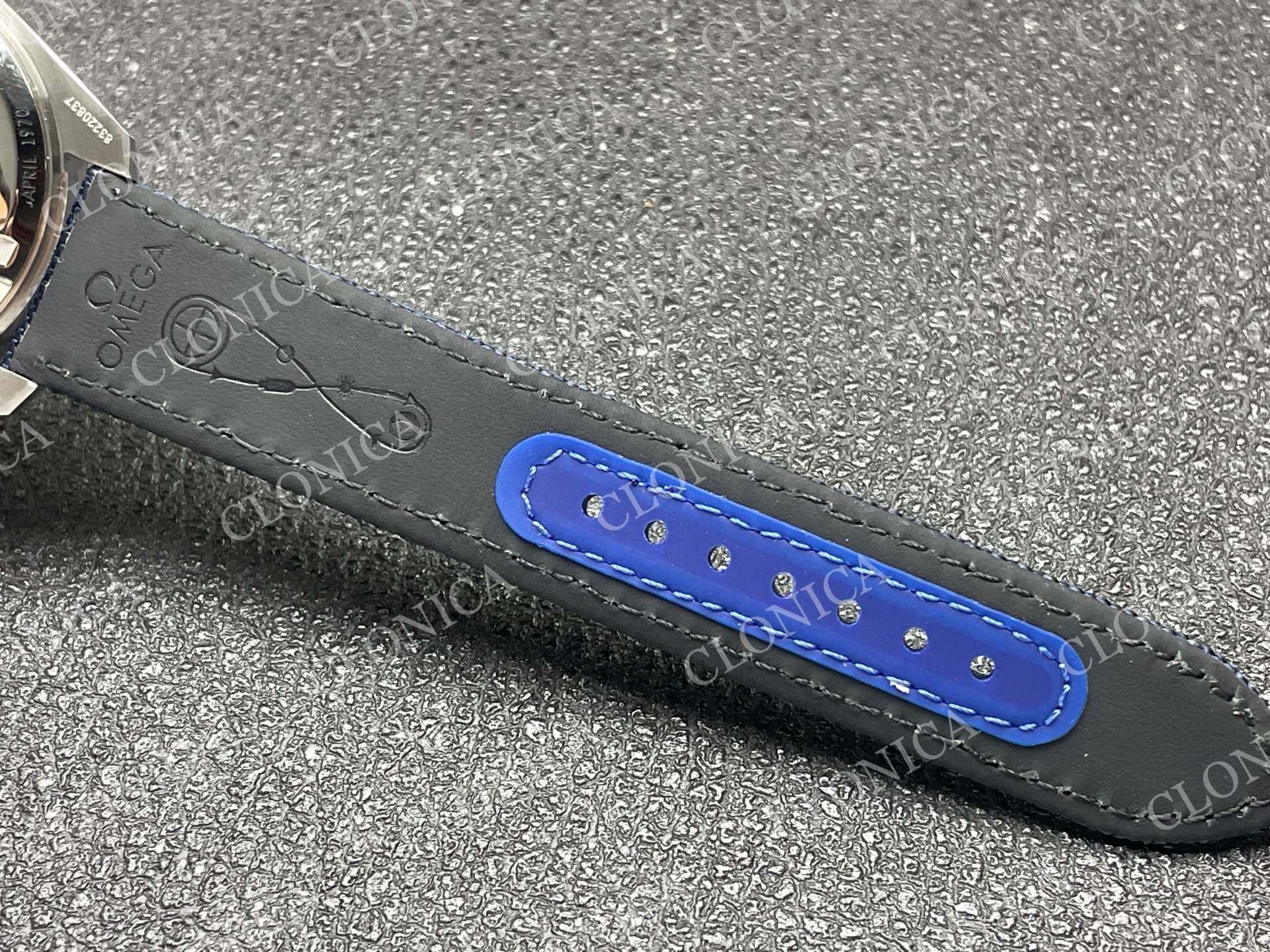 SPEEDMASTER PROFESSIONAL SNOOPY SS SILVER DIAL BLUE MARKER ON BLUE NYLON STRAP A3861 — view 6