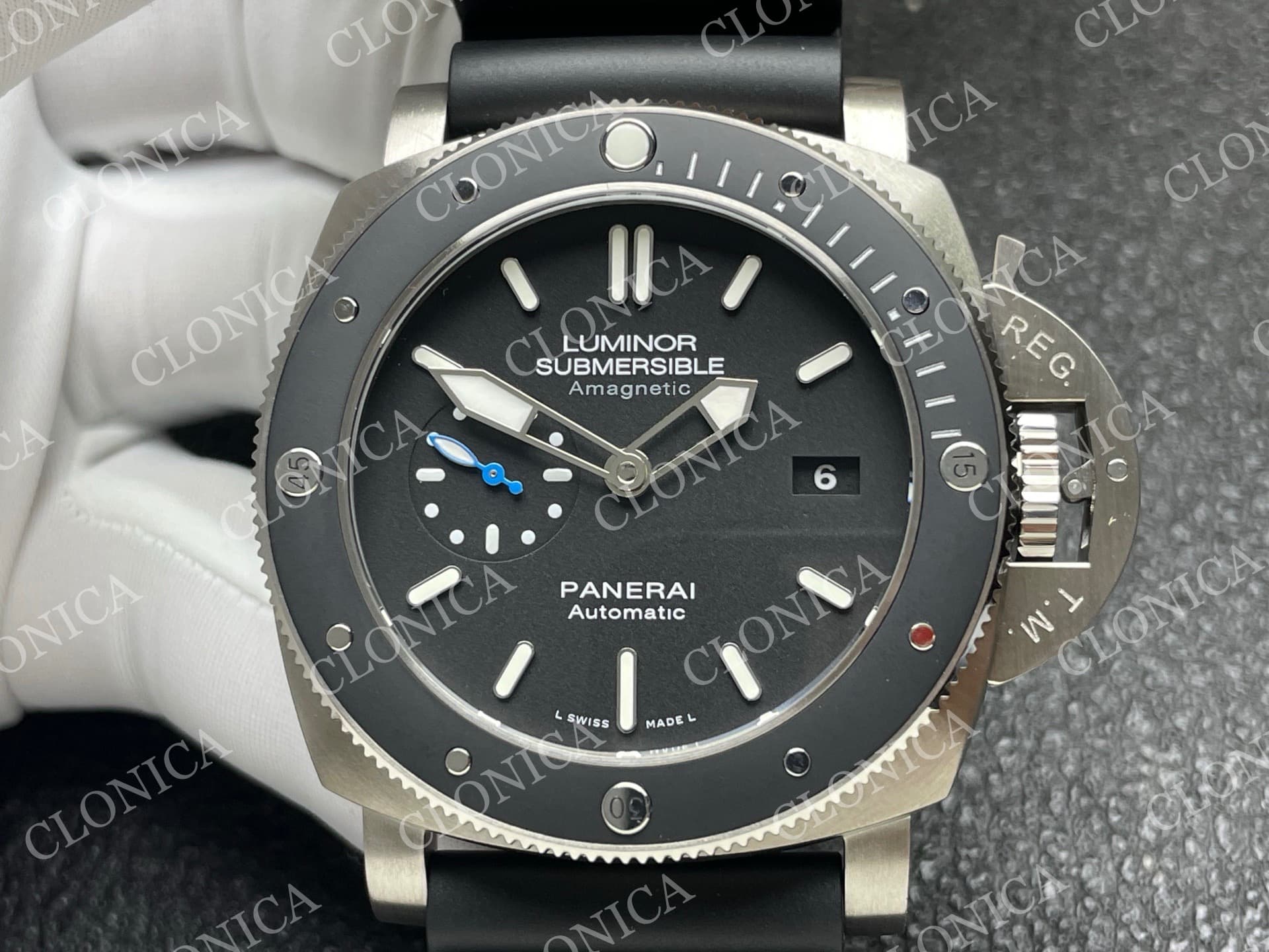 PAM1389 TITANIUM SUBMERSIBLE BLACK CERAMIC BEZEL BLACK DIAL ON BLACK RUBBER STRAP P.9010 CLONE — view 3