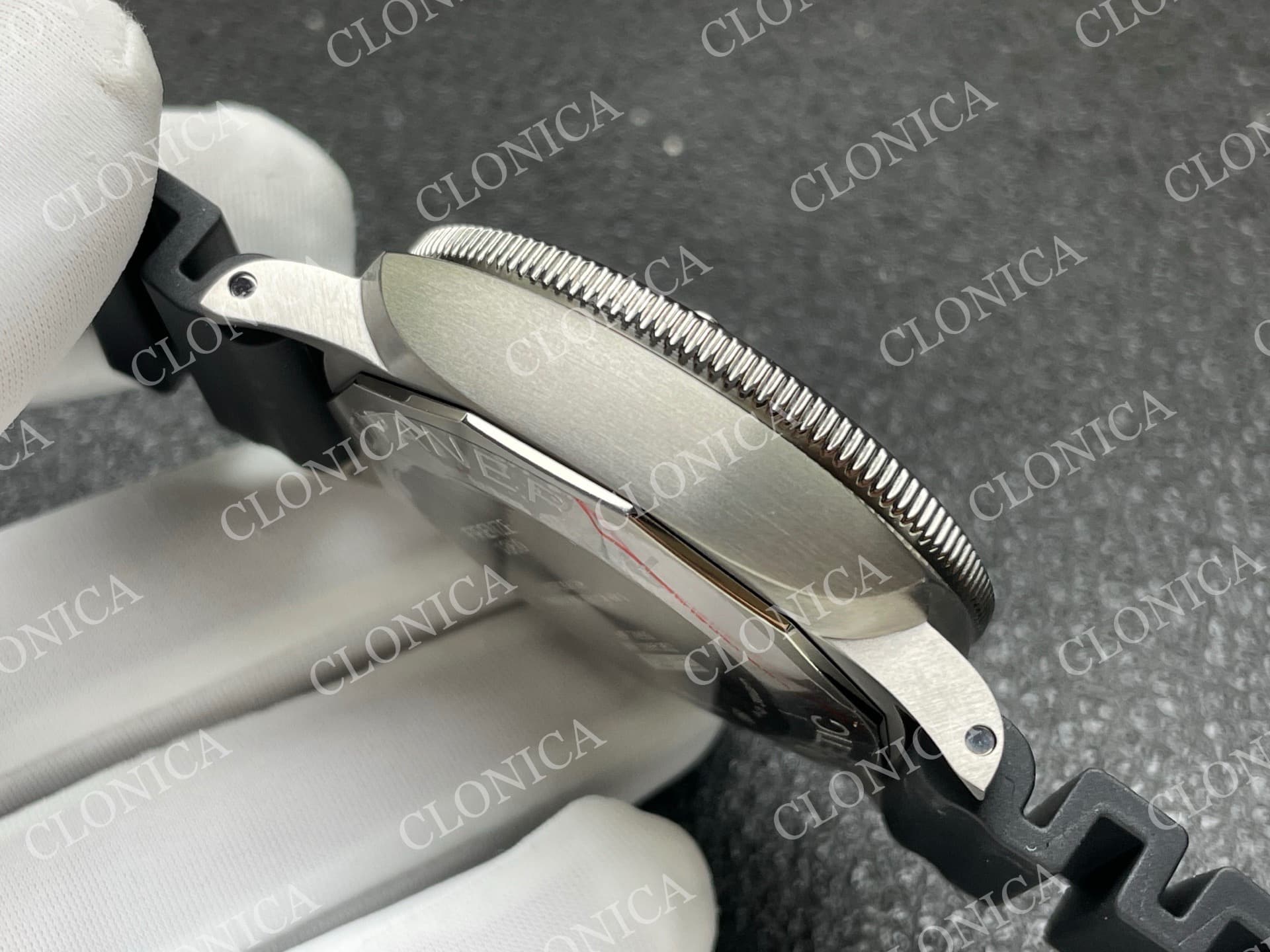 PAM1389 TITANIUM SUBMERSIBLE BLACK CERAMIC BEZEL BLACK DIAL ON BLACK RUBBER STRAP P.9010 CLONE — view 9