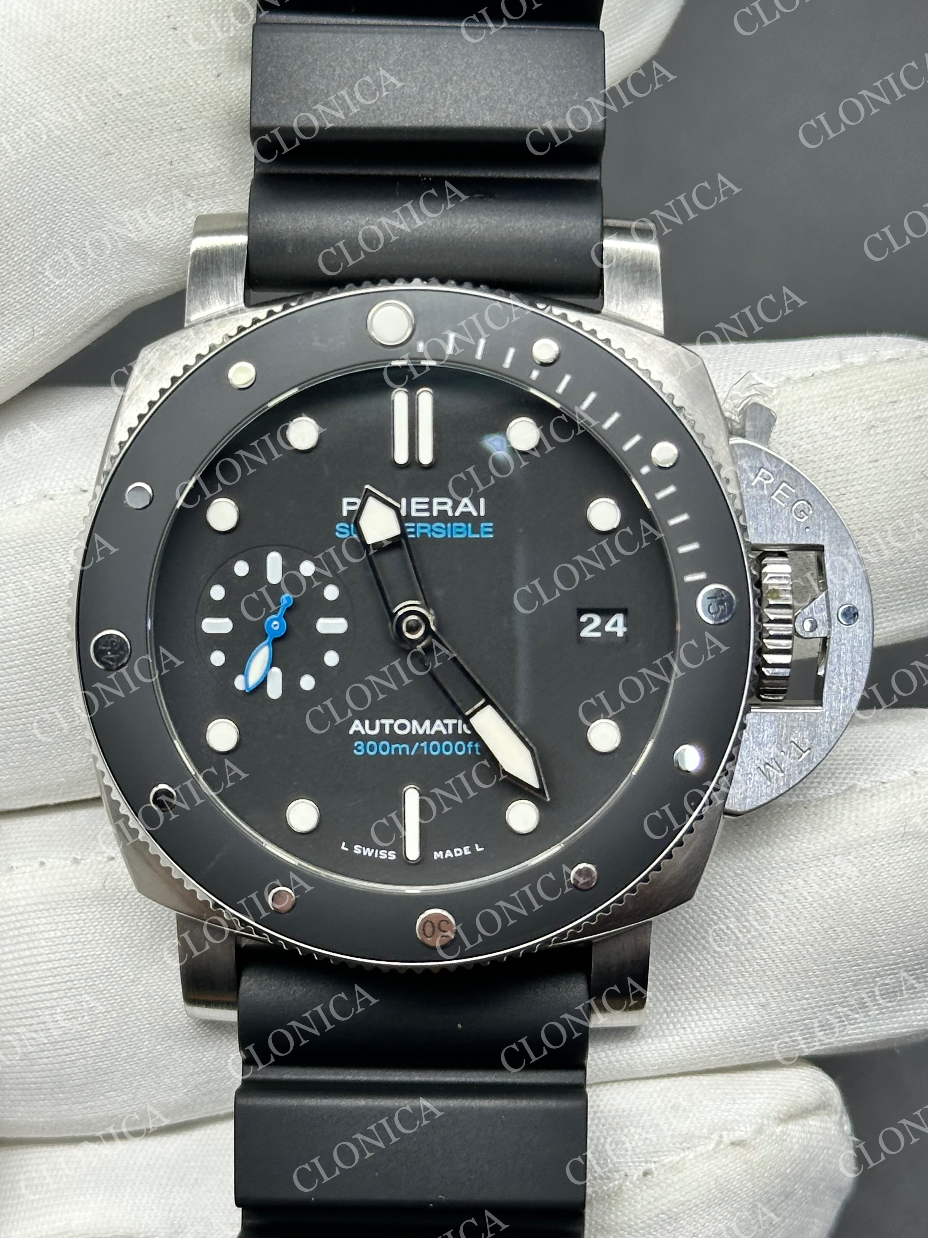 PAM683 LUMINOR SUBMERSIBLE ON BLACK RUBBER STRAP P.9010