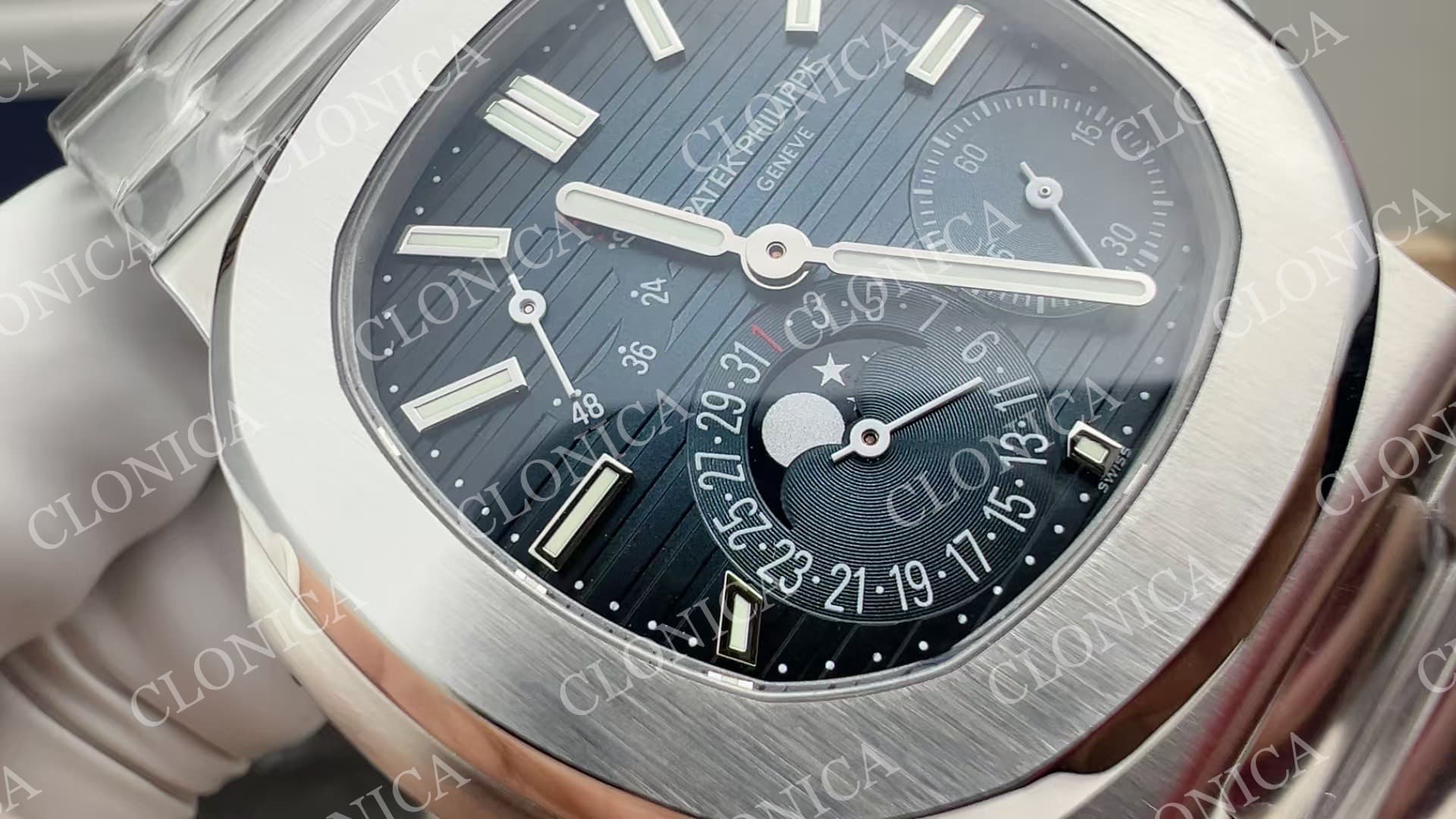 NAUTILUS 5712-1A SS BLUE DIAL ON SS BRACELET PPF240 — view 3