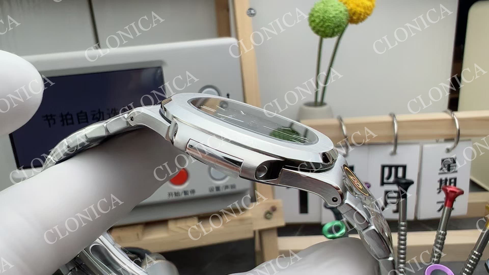 NAUTILUS 5711/1A SS BLUE TEXTURED DIAL ON SS BRACELET SUPER CLONE — view 4