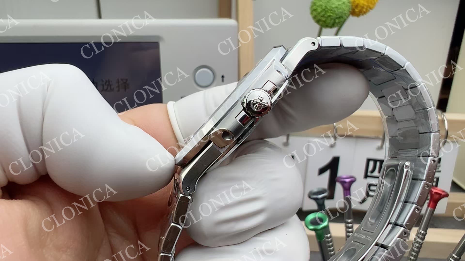 NAUTILUS 5711/1A SS BLUE TEXTURED DIAL ON SS BRACELET SUPER CLONE — view 5