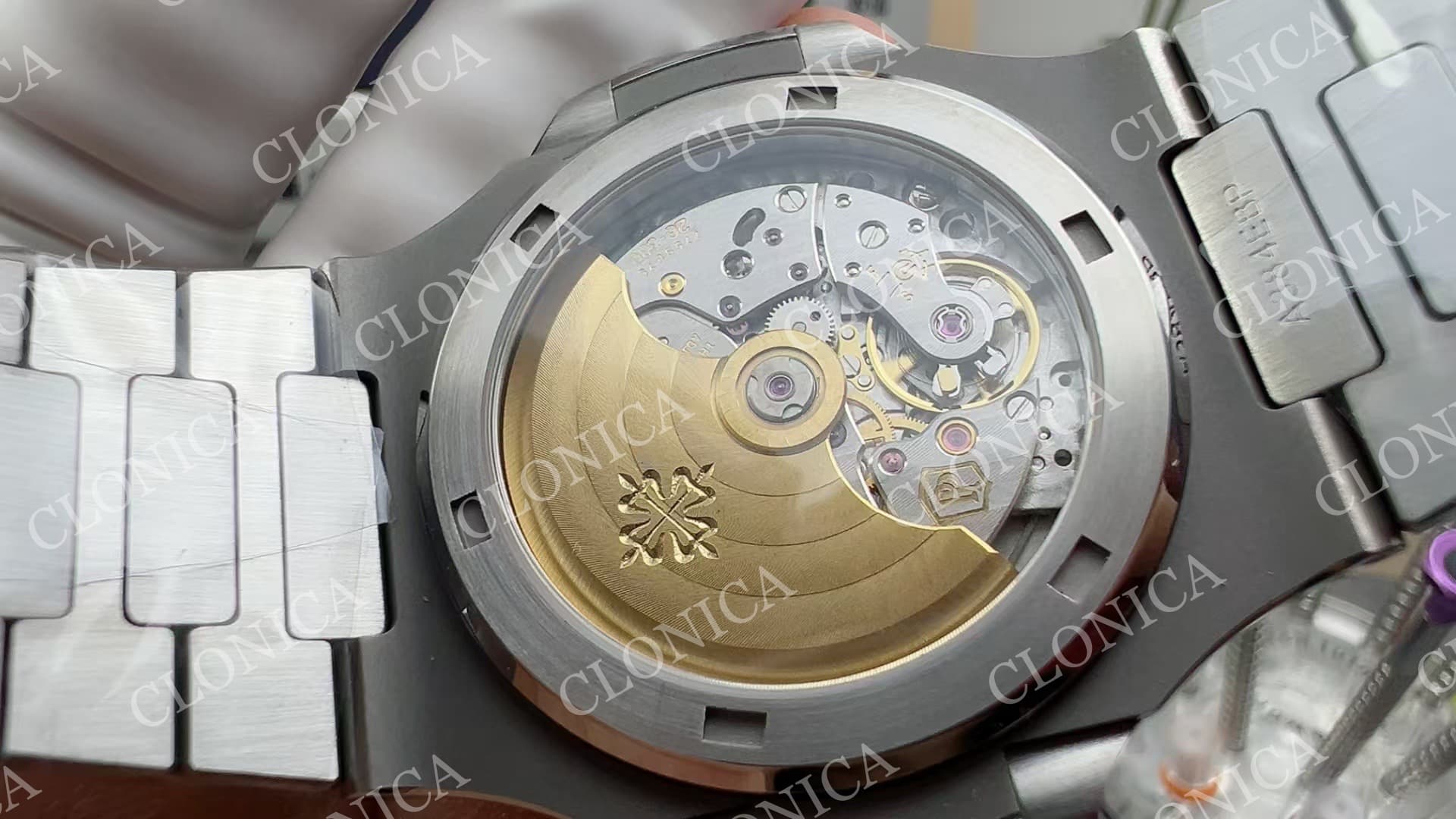 NAUTILUS 5711/1A SS BLUE TEXTURED DIAL ON SS BRACELET SUPER CLONE — view 6