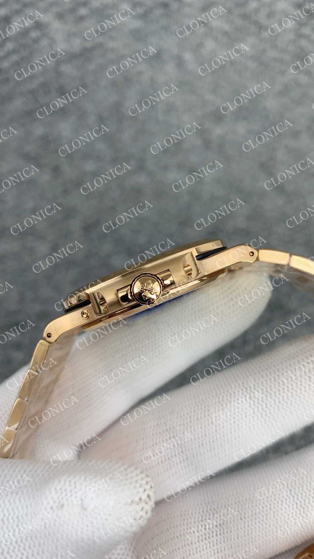 NAUTILUS 5712/1R RG BROWN DIAL ON RG BRACELET — view 5