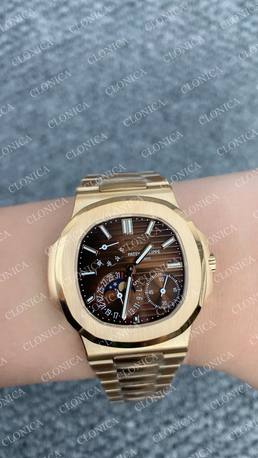 NAUTILUS 5712/1R RG BROWN DIAL ON RG BRACELET — view 9