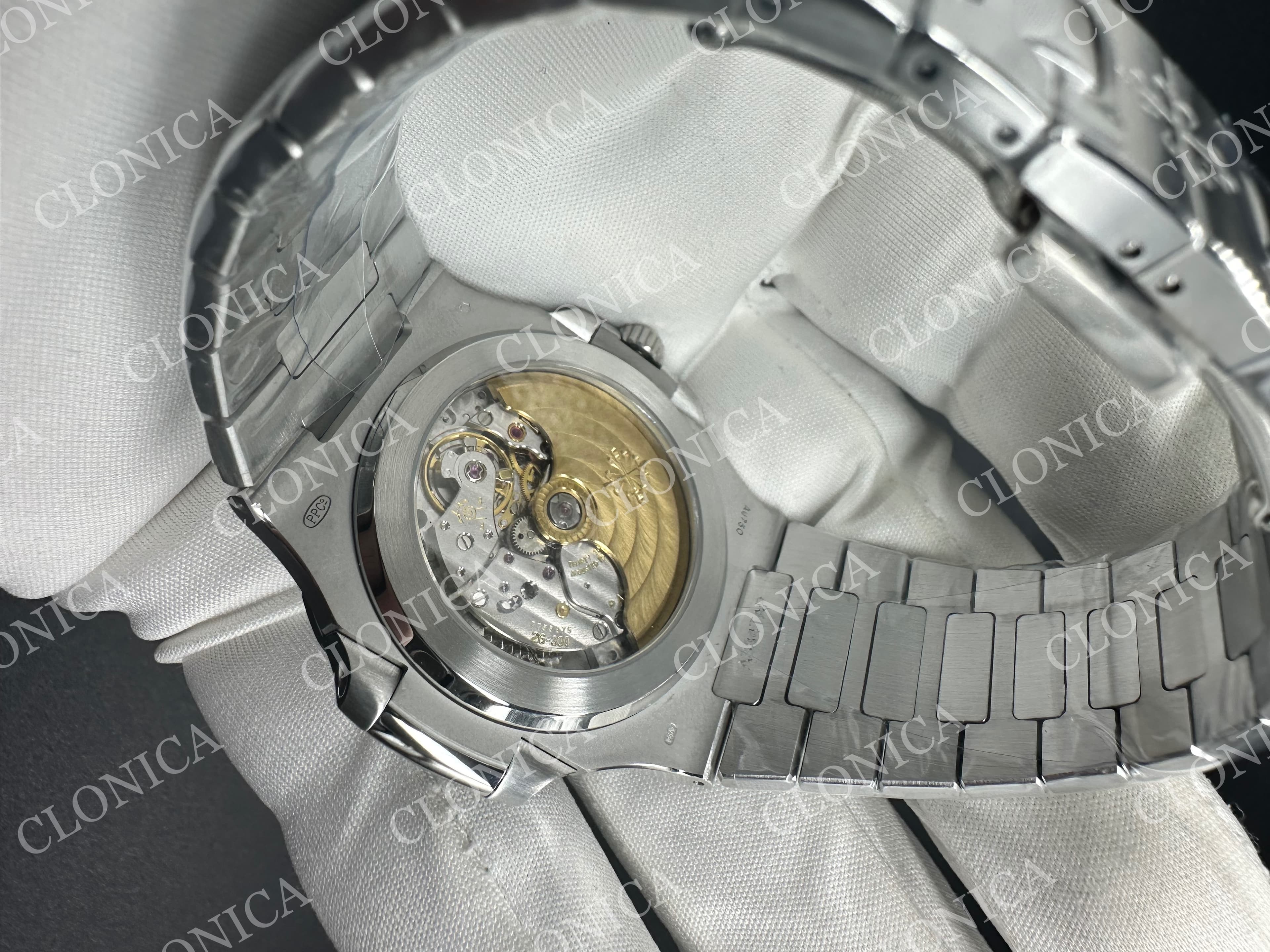 NAUTILUS 5811 GAIN WEIGHT BLUE TEXTURED DIAL ON SS BRACELET SUPER CLONE DD330 — view 7