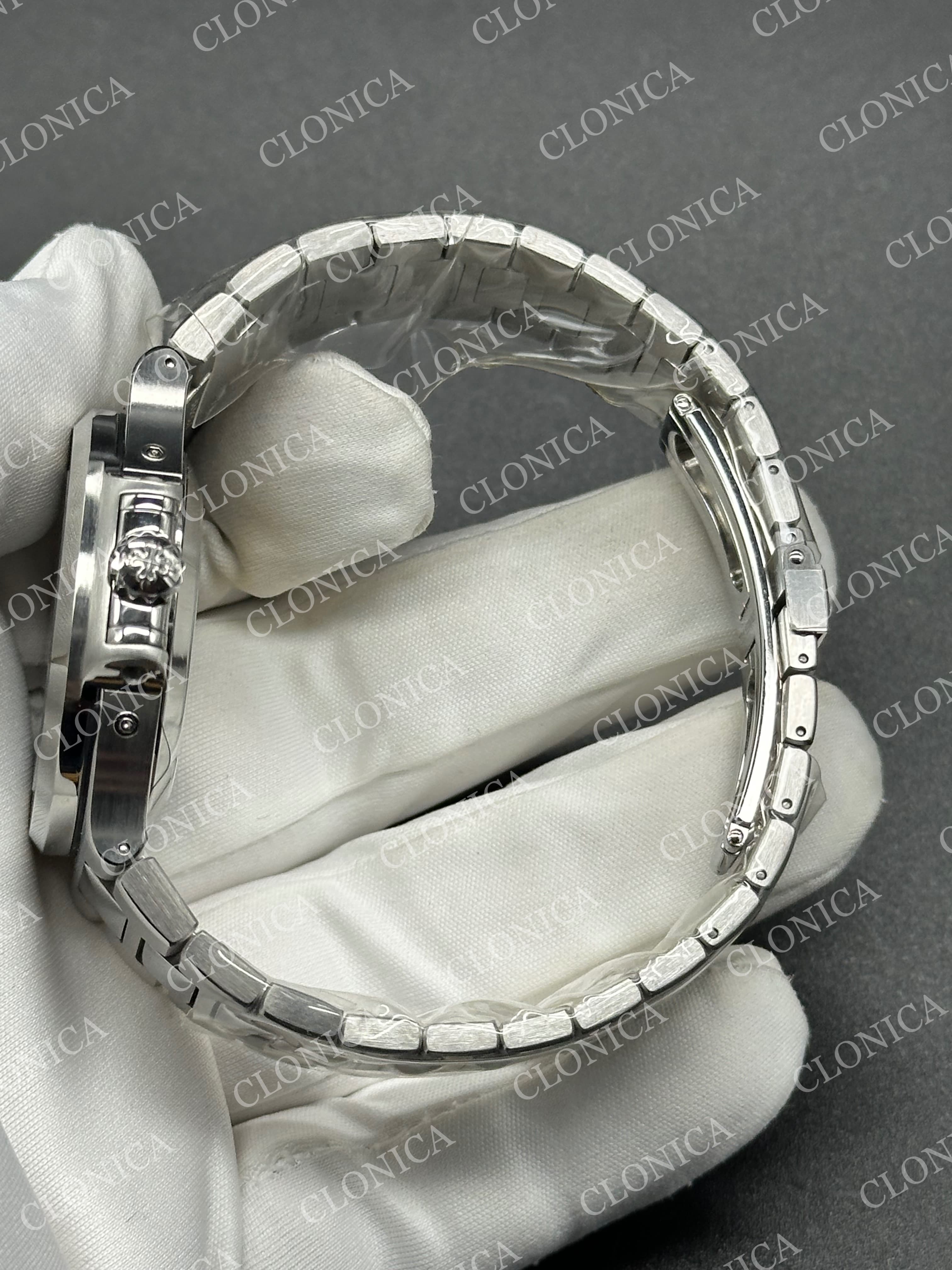 NAUTILUS 5726 FULL FUNCTION SS BLUE DIAL ON SS BRACELET — view 4