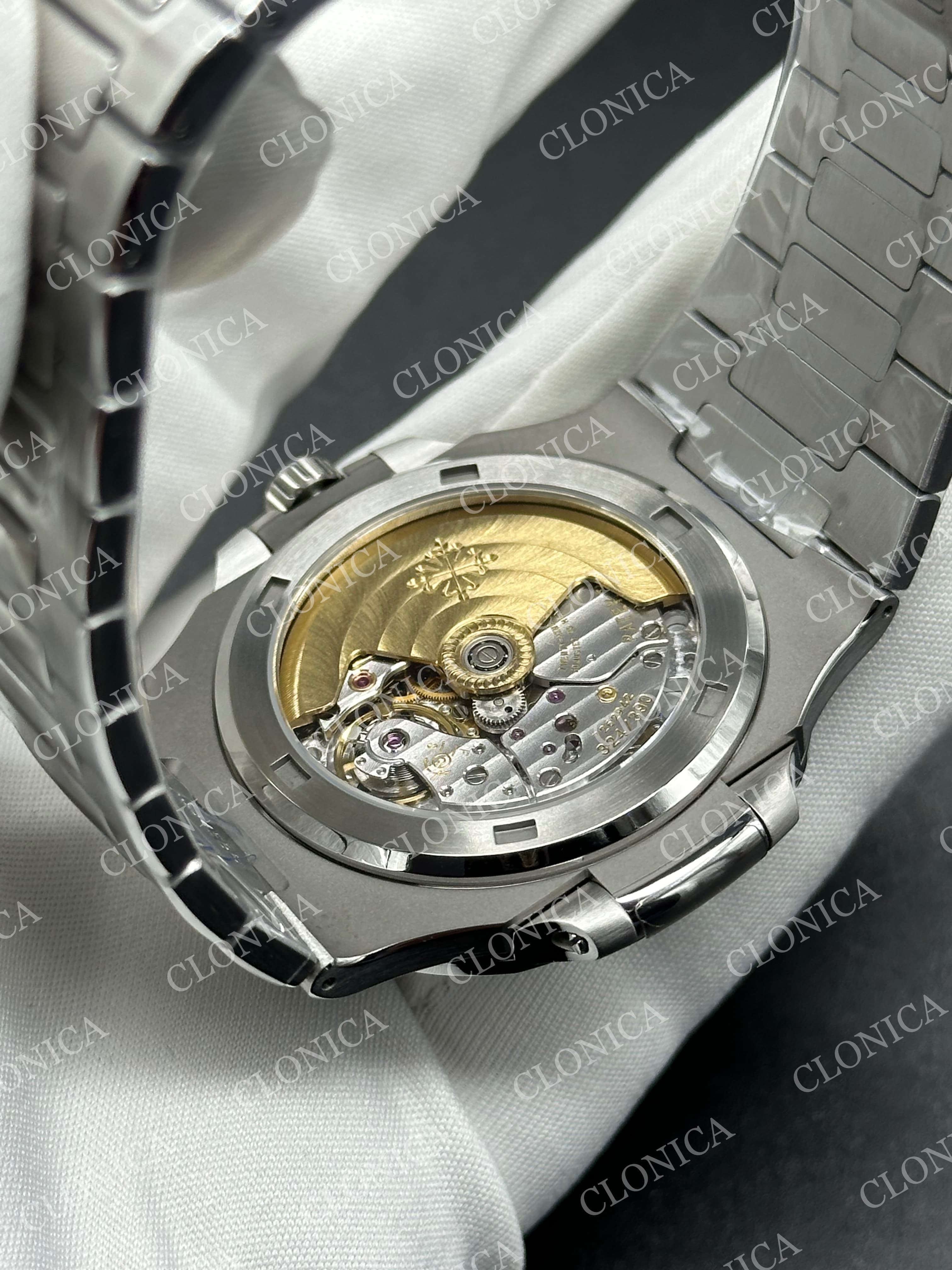 NAUTILUS 5711/1A SS BLUE TEXTURED DIAL ON SS BRACELET SUPER CLONE — view 6