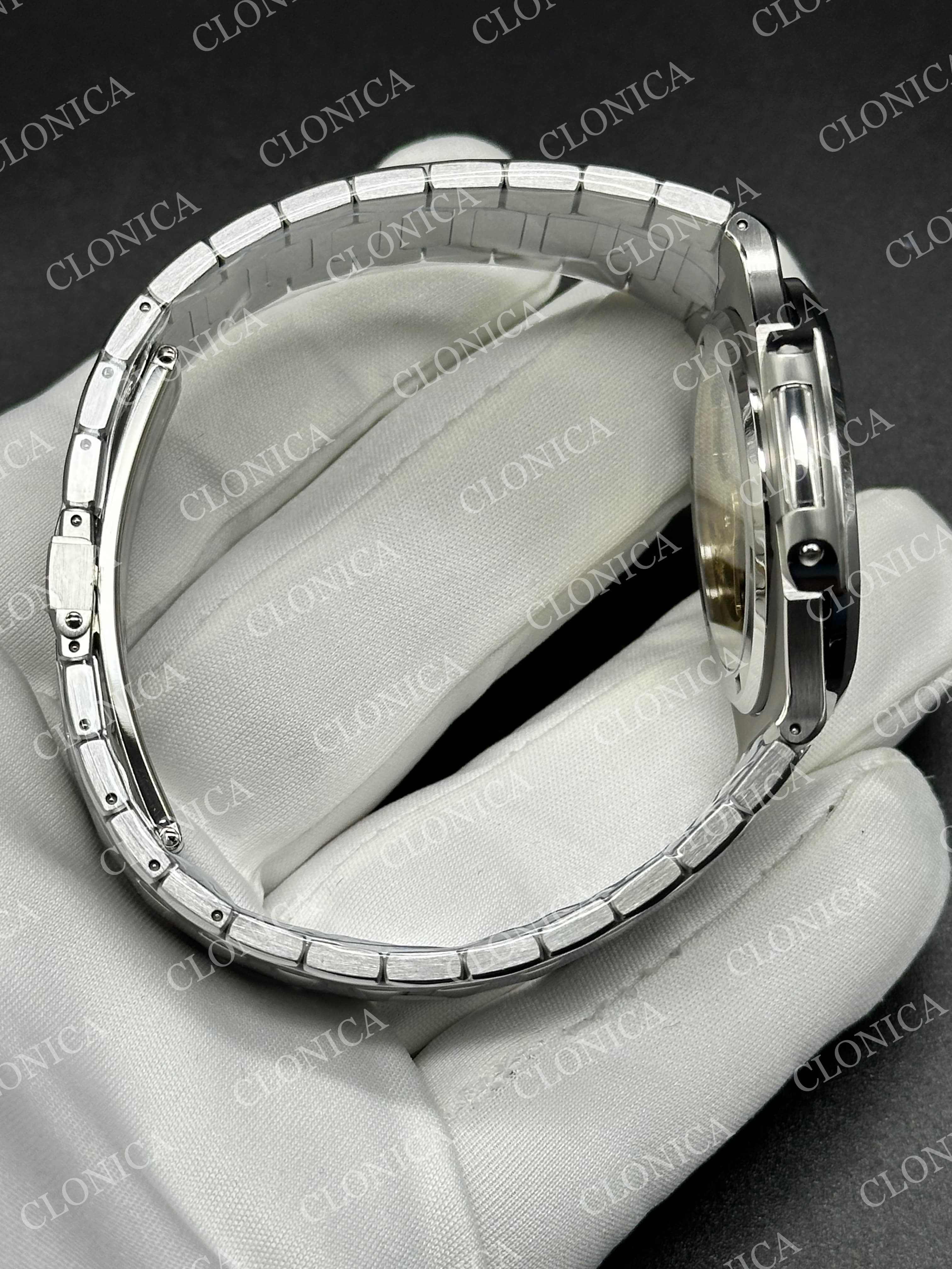 NAUTILUS 5711/1A SS BLUE TEXTURED DIAL ON SS BRACELET SUPER CLONE — view 8