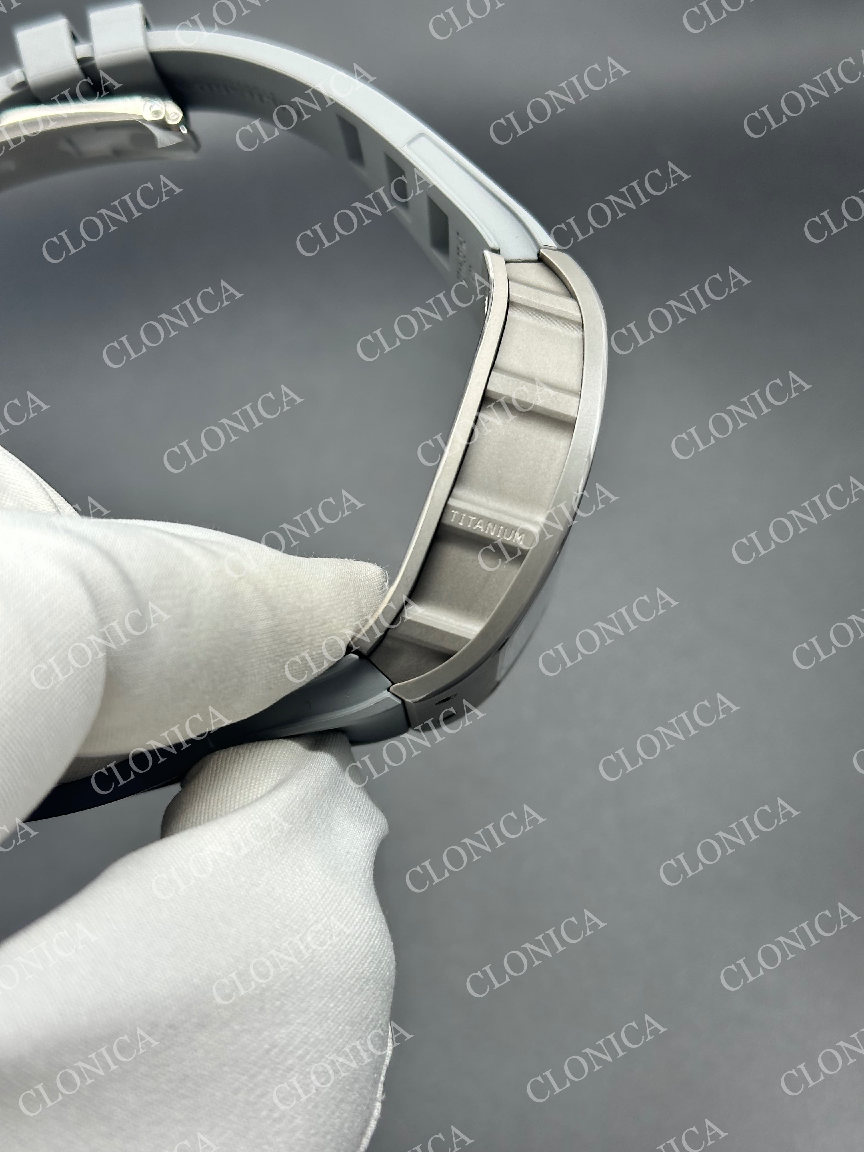 RM055 WHITE CERAMIC BLACK INNER BEZEL ON GREYRUBBER STRAP RMUL2 — view 4