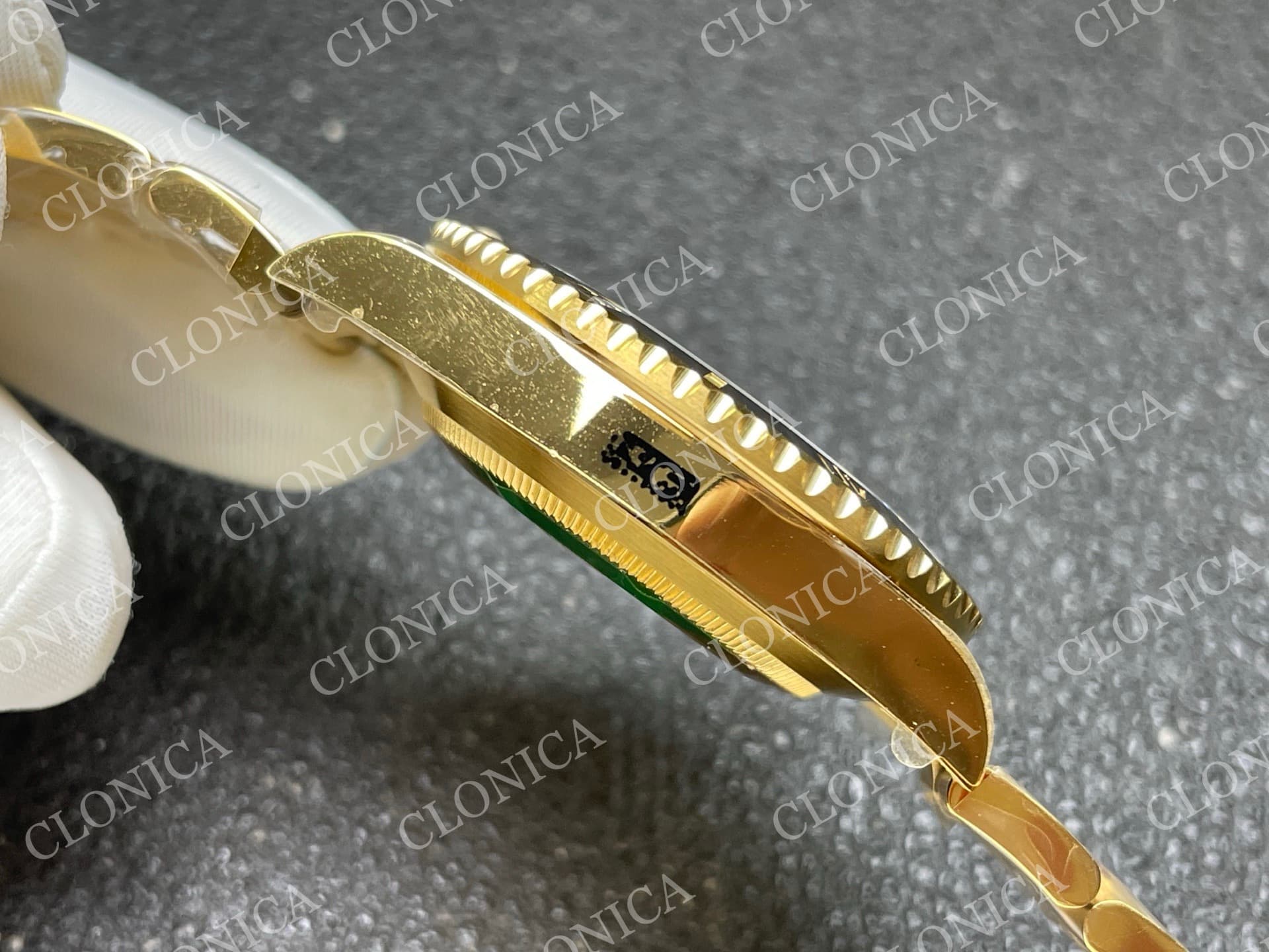 SUBMARINER 116610 40MM BLUE CERAMIC 904L YG BLUE DIAL — view 9