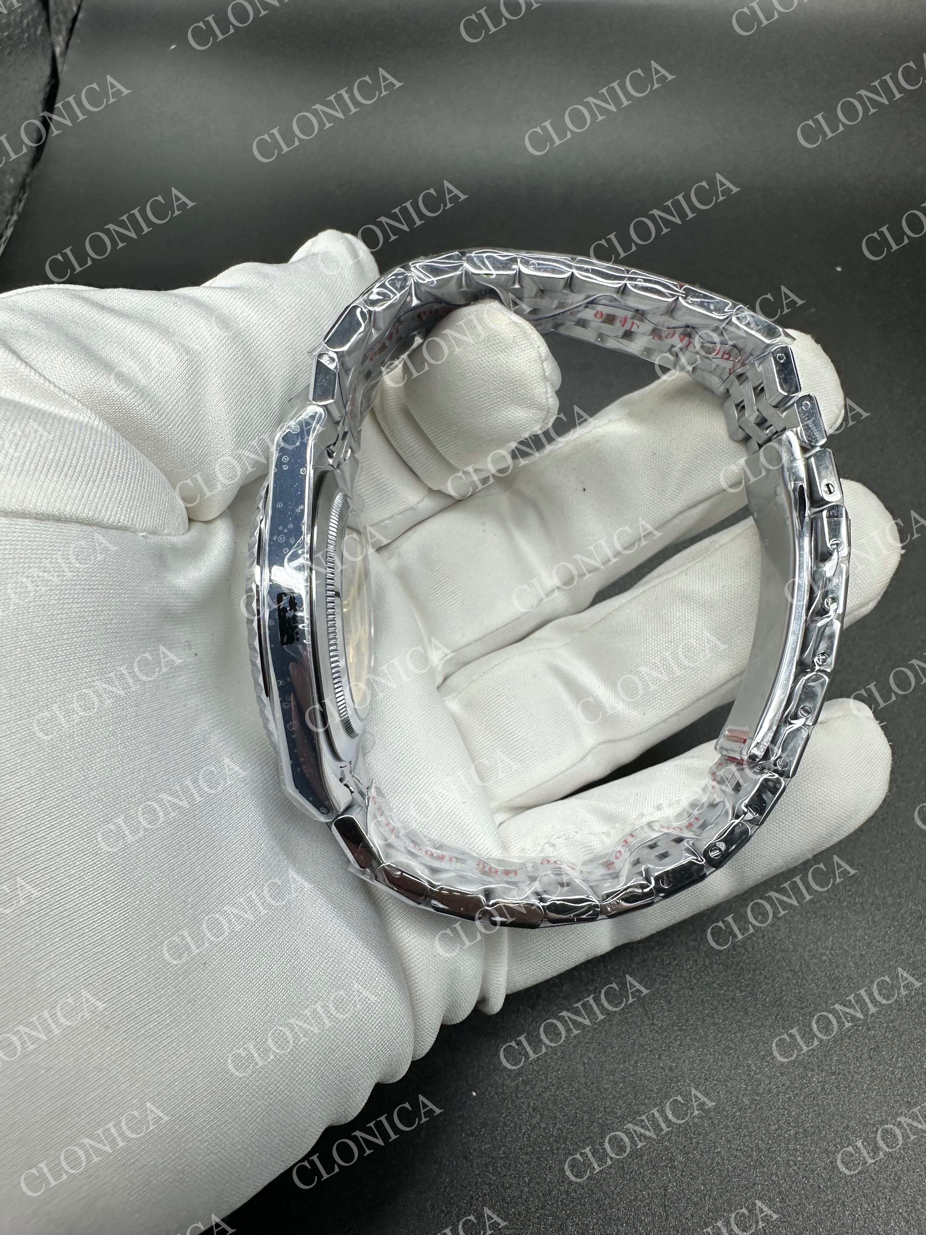 LAND DWELLER 127336 GAIN WEIGHT ICE WHITE DIAL ON SS BRACELET — view 4