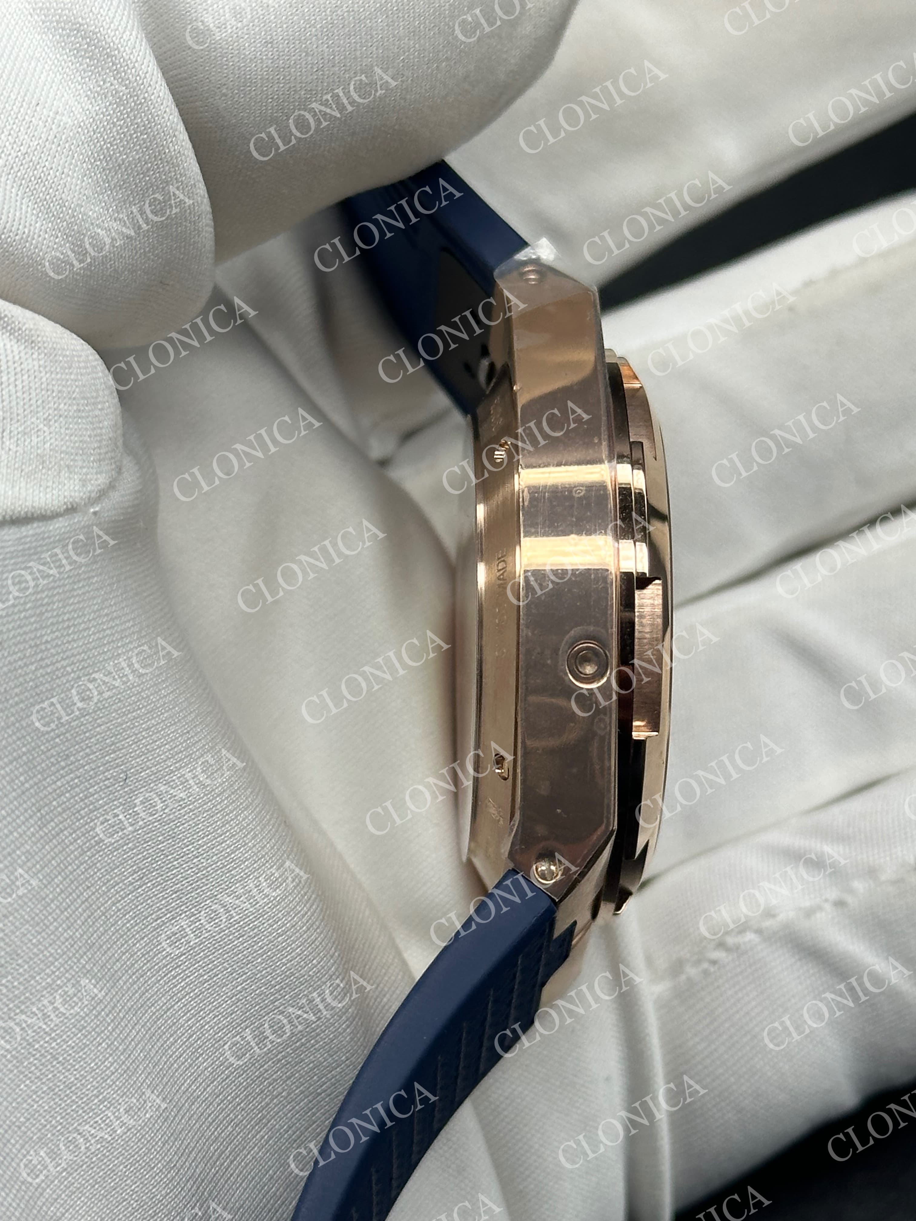 OVERSEAS PERPETUAL CALENDAR RG BLUE DIAL ON BLUE RUBBER STRAP A1120 — view 6