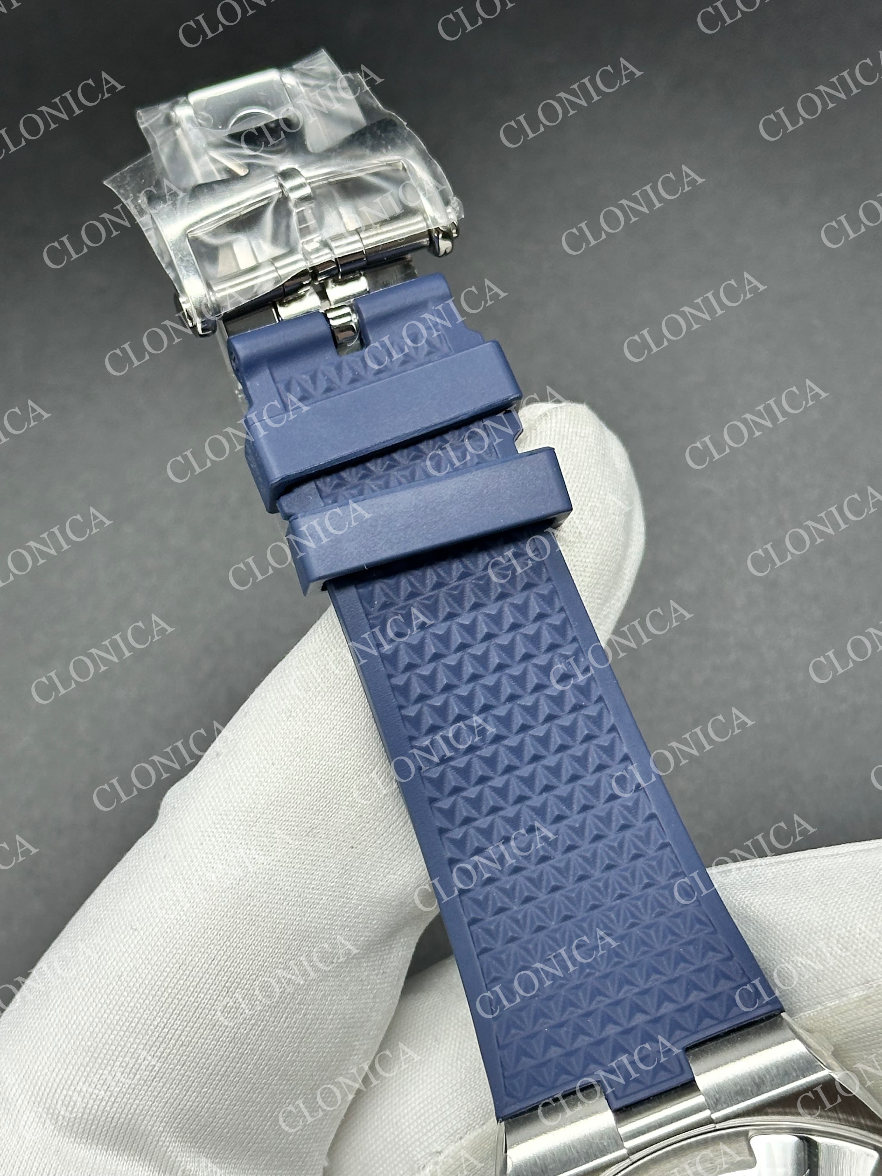 OVERSEAS 4520V SS BLUE DIAL ON BLUE RUBBER STRAP A7750 — view 7